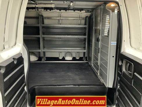 Used 2015 GMC Savana 2500 image 28