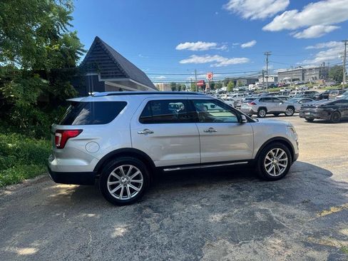 Used 2017 Ford Explorer Limited FWD image 4