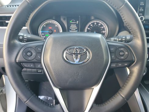 Certified 2022 Toyota Venza LE image 22