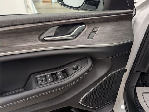 New 2026 Jeep Grand Cherokee Limited AWD/4WD image 7