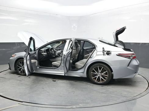 Used 2022 Toyota Camry SE FWD image 36