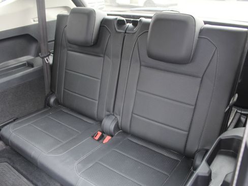 Used 2020 Volkswagen Tiguan SEL w/ 3rd Row Seat Package image 11