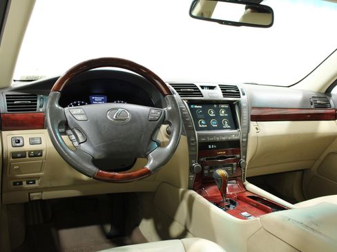 Used 2008 Lexus LS 460 RWD image 2