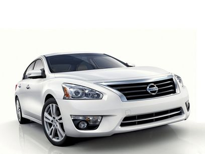 Used 2013 Nissan Altima 2.5 SL w/ Technology Pkg