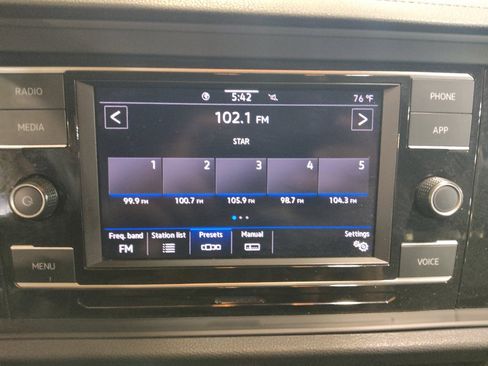 Used 2024 Volkswagen Jetta SE FWD image 25