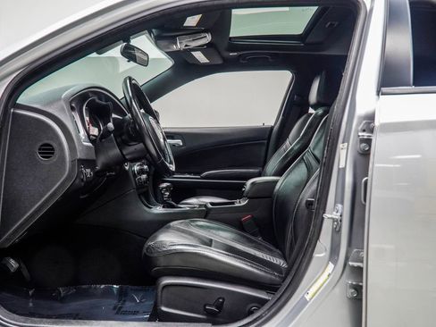 Used 2020 Dodge Charger SXT w/ Leather Interior Group RWD image 37