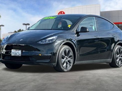 Used 2025 Tesla Model Y Long Range image 10