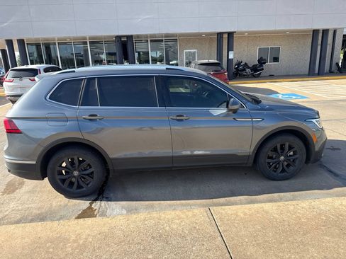 Used 2024 Volkswagen Tiguan SE FWD image 8