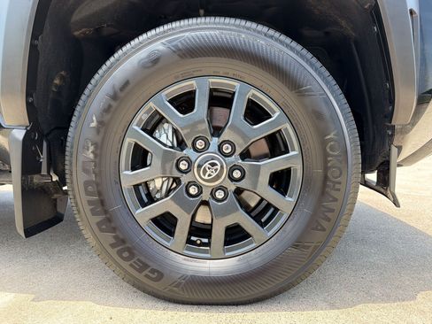 Used 2026 Toyota 4Runner SR5 AWD/4WD image 12