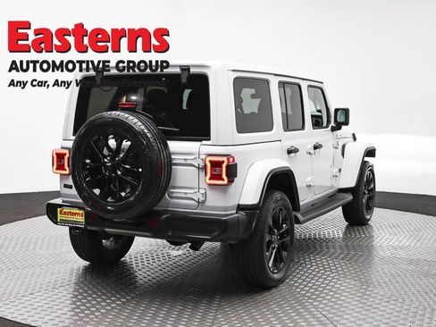 Used 2025 Jeep Wrangler Unlimited Sahara AWD/4WD image 5