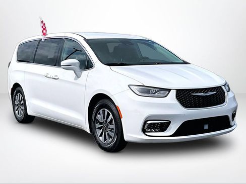 Used 2022 Chrysler Pacifica Touring-L FWD image 11