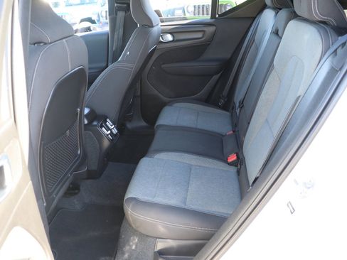 Used 2024 Volvo XC40 B5 Core image 27