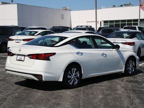 Certified 2025 Nissan Altima 2.5 S FWD image 9