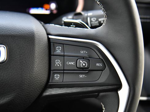 Used 2024 Jeep Grand Cherokee L Laredo image 33