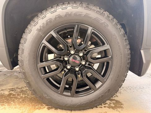 Used 2024 GMC Sierra 1500 Elevation image 13