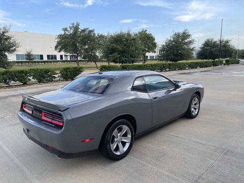 Used 2019 Dodge Challenger SXT RWD image 11