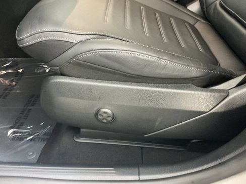 Used 2024 Mercedes-Benz GLC 300 4MATIC image 14