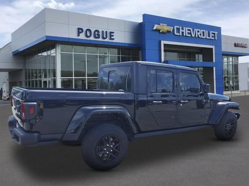 Used 2023 Jeep Gladiator Sport AWD/4WD image 2