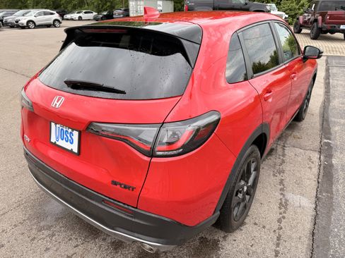 Used 2023 Honda HR-V Sport image 3