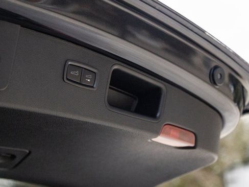 Certified 2026 Porsche Macan image 30