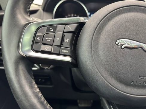 Used 2019 Jaguar F-PACE R-Sport image 22