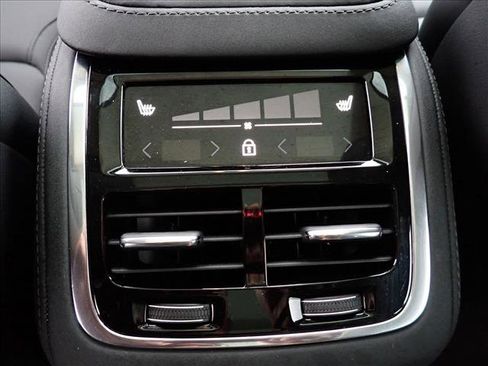 Used 2025 Volvo XC90 T8 Plus w/ Protection Package Premier AWD/4WD image 12