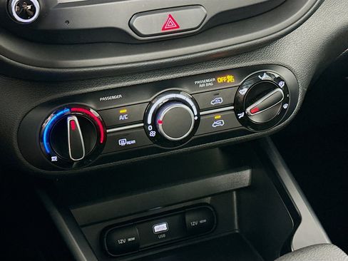 Used 2025 Kia Soul LX w/ LX Technology Package image 23