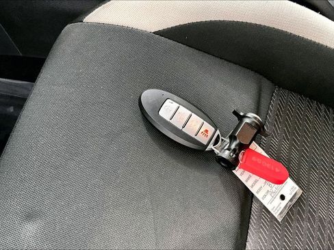 Used 2021 Nissan Versa SV image 10