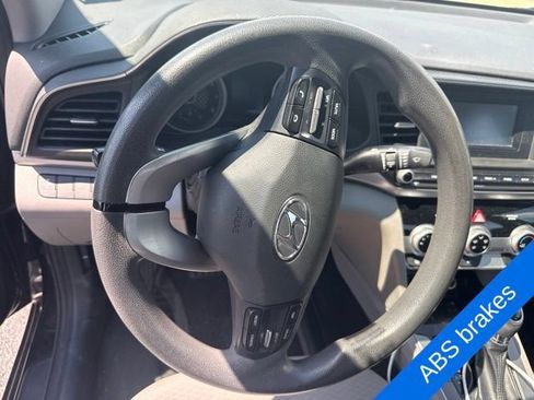 Used 2019 Hyundai Elantra SE FWD image 10