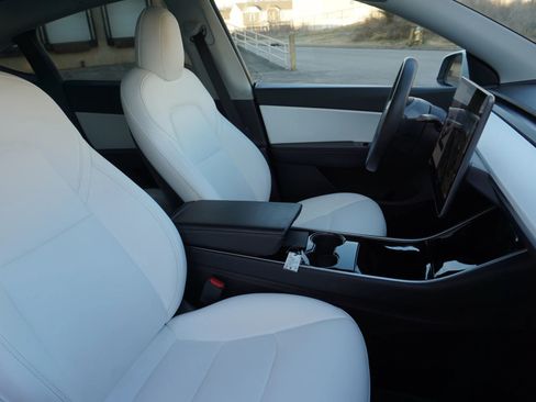 Used 2020 Tesla Model Y Long Range image 18