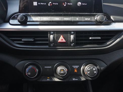 Used 2023 Kia Forte LXS w/ LXS Technology Package FWD image 39