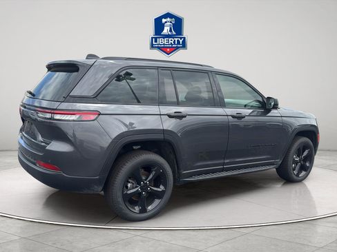 New 2025 Jeep Grand Cherokee Limited w/ Black Appearance Package AWD/4WD image 11