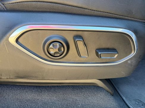Used 2025 Jeep Wagoneer L Series II AWD/4WD image 47
