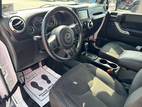 Used 2016 Jeep Wrangler Unlimited Sahara w/ Dual Top Group AWD/4WD image 8