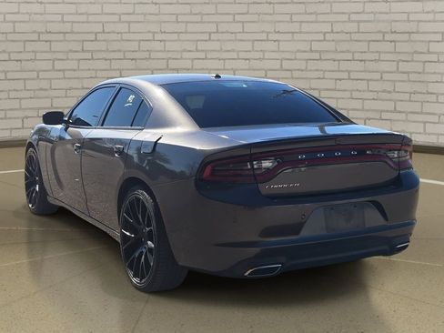 Used 2020 Dodge Charger SXT w/ Leather Interior Group image 7