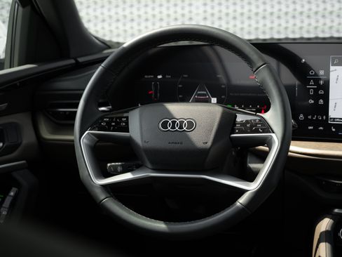 Certified 2025 Audi Q5 Premium w/ Premium Plus AWD/4WD image 9