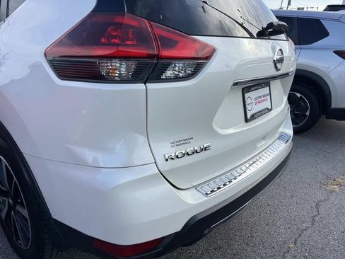 Used 2018 Nissan Rogue SL w/ Premium Package AWD/4WD image 8