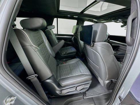 Used 2025 Cadillac Escalade V image 32