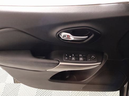 Used 2021 Jeep Cherokee Latitude Plus image 15