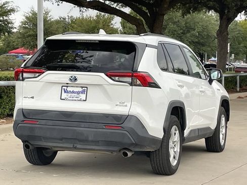 Used 2021 Toyota RAV4 LE AWD/4WD image 4