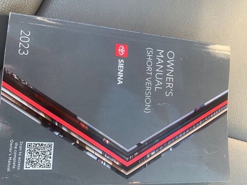 Used 2023 Toyota Sienna XLE image 34