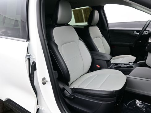 Used 2025 Ford Escape SE image 14