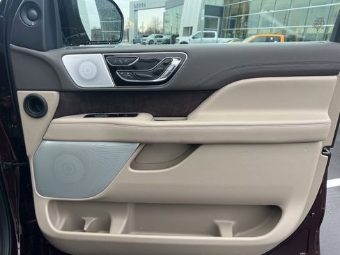 Used 2024 Lincoln Navigator Reserve image 10