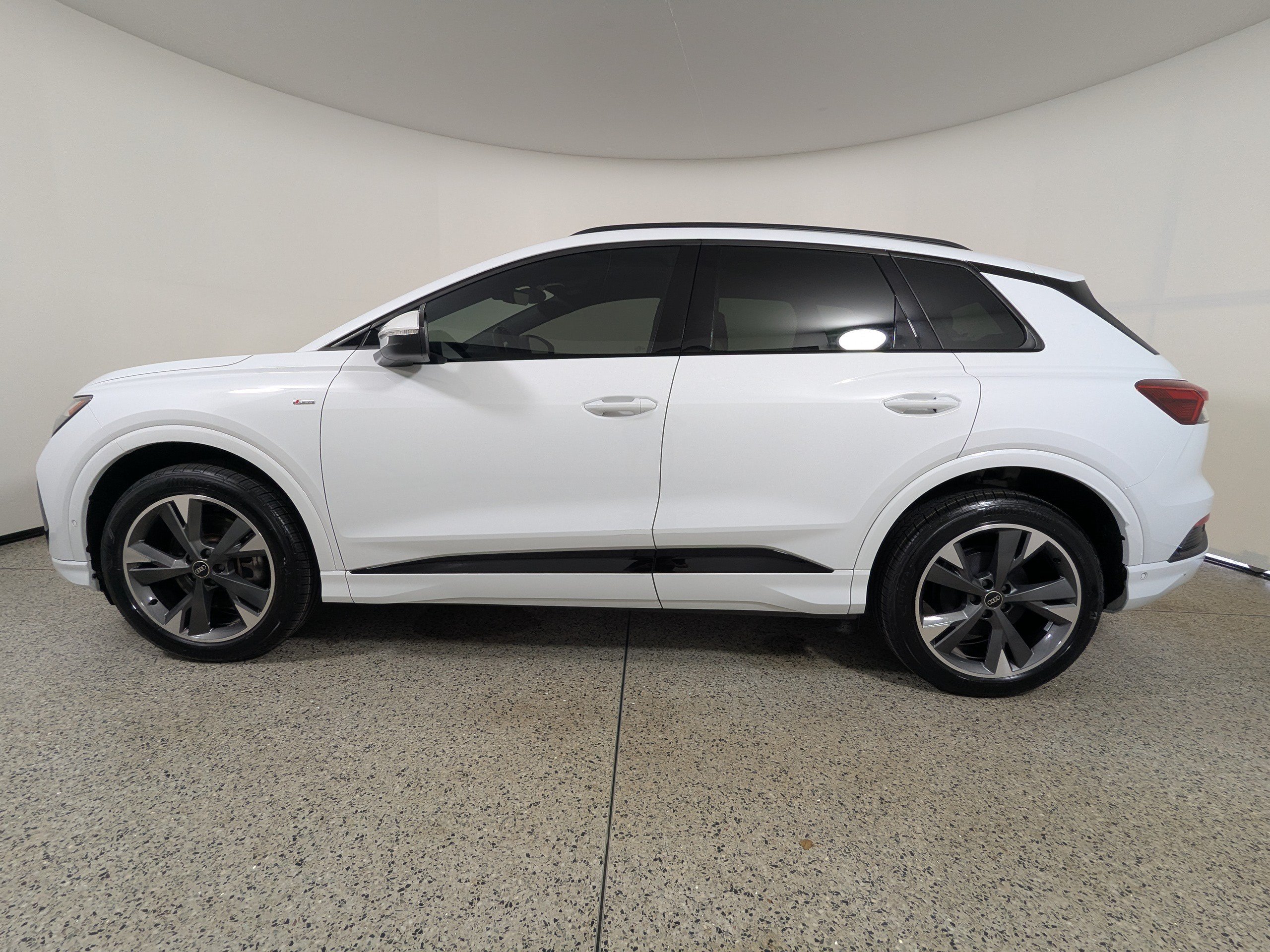 Certified 2023 Audi Q4 e-tron Premium Plus w/ Premium Plus AWD/4WD image 4