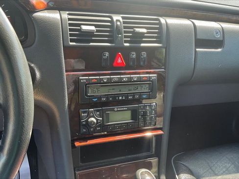 Used 2001 Mercedes-Benz E 320 Sedan image 9