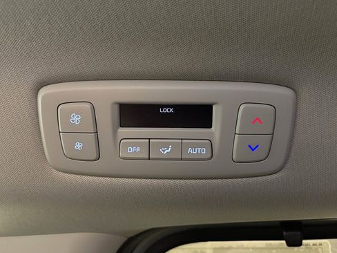 Used 2025 Kia Carnival SX Prestige FWD image 32