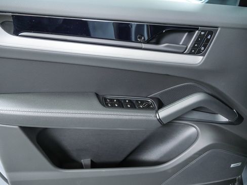New 2026 Porsche Cayenne Coupe AWD/4WD image 6
