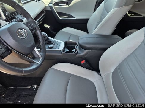 Used 2019 Toyota RAV4 Limited w/ Carpet Mat Package AWD/4WD image 12