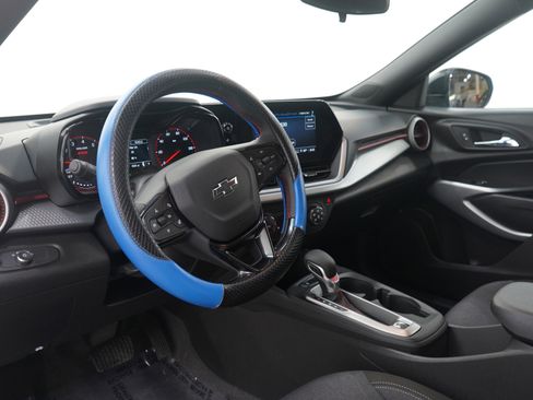 Used 2025 Chevrolet Trax RS w/ Driver Confidence Package image 23