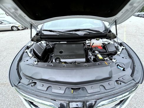 Used 2024 Buick Enclave Premium AWD/4WD image 25